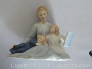 Avon Porcelain figurine "mothers touch" 